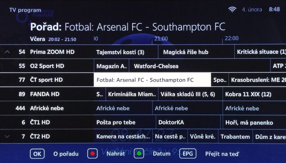 Zdánlivě docela obyčejné EPG! Jak se ale říká, není EPG, jako EPG. V tomto se můžete vrátit až o 30 hodin zpět a přes tlačítko OK si pustit jakýkoli pořad ze serveru O2. Tohle je jedna z nejlepších funkcí celé O2 TV! Jak vidíte, 4. 2. jsem si pustil fotbal z 3. 2. a i když prý šlo o HD, nebyl v tomto případě záznam právě nejlepší. Spíše šlo o vysloveně nízké rozlišení.