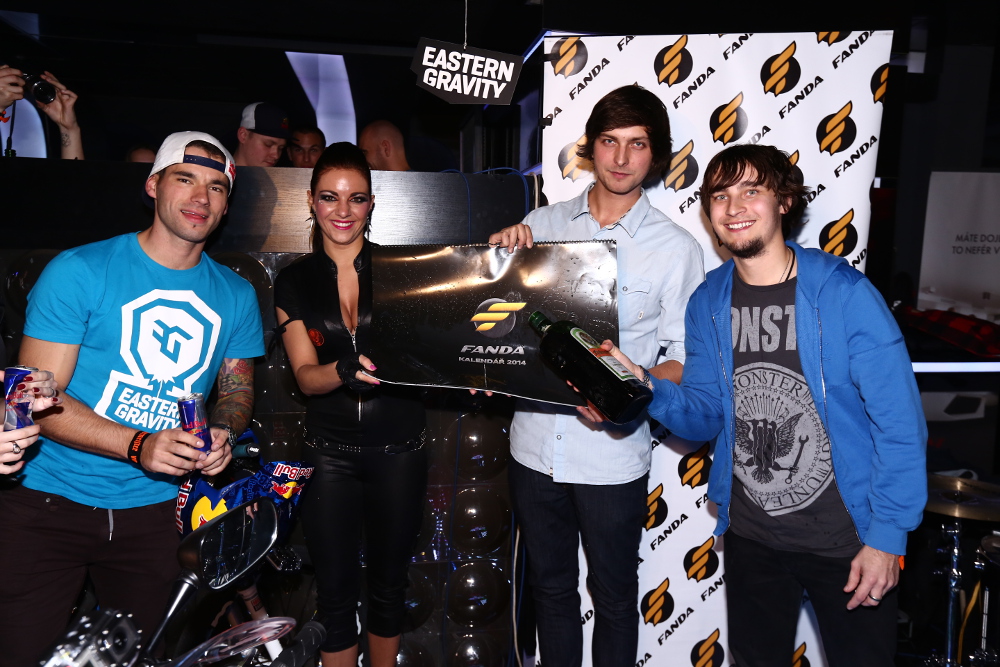 Jak Nova křtila erotický kalendář Fandy 2014 s Tarrou White