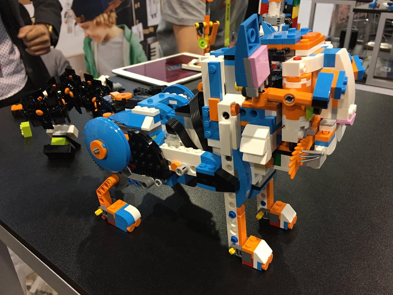 Lego Boost a další programovatelné stavebnice na CES 2017