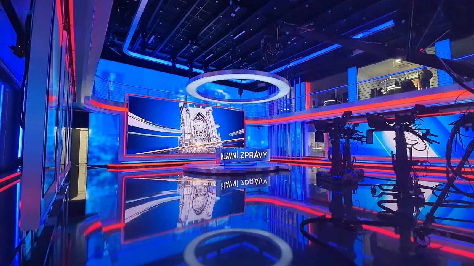 Hlavní zprávy jsou další pořad, který souběžně uvidí diváci TV Prima. Zpravodajská hodina začne tradičně v 18.55.