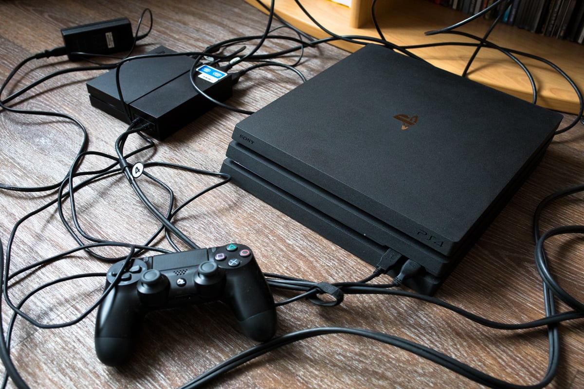 PlayStation 4 PRO, VR set a Sony Bravia 4K model KD49XD8305