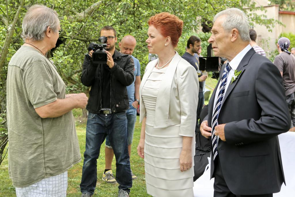 Cesty domů III: Docent Bernát se žení