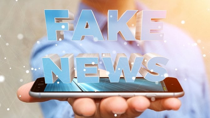Fake news - dezinformace - mobil