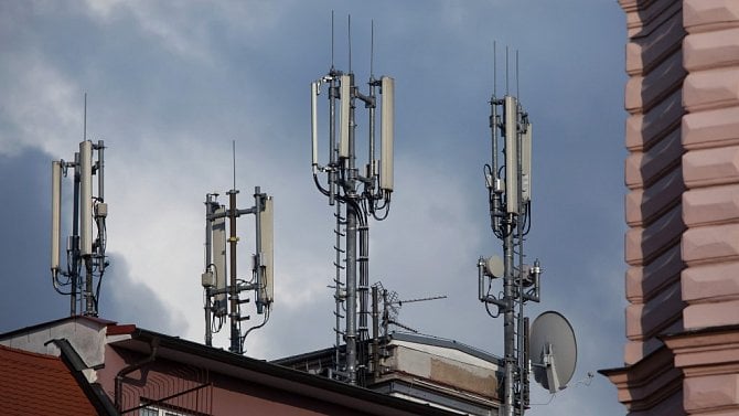 Mobilní anténa - BTS - základnová stanice