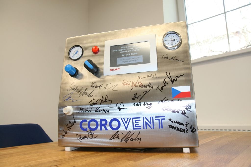 Ventily, které se například ve voze pohnou několikrát za hodinu, se v rámci plicního ventilátoru hýbou při každém nádechu a výdechu, to klade extrémní nároky při výběru vhodných komponent a citelně zužuje množství potenciálních dodavatelů.