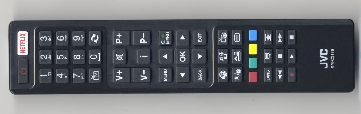 Dálkový ovladač s hodně výrazným tlačítkem pro VoD službu Netflix.