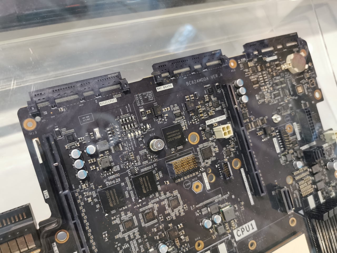 Základní desky Kunpeng Server Board a Desktop Board od Huawei