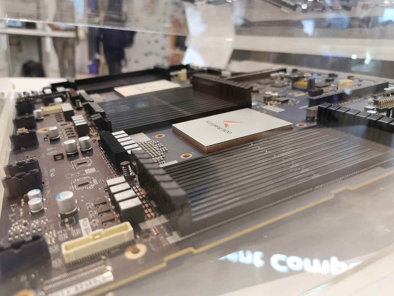 Základní desky Kunpeng Server Board a Desktop Board od Huawei