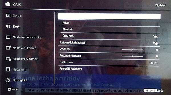 V menu překvapí jednak další část nazvaná „Nastavení“ a jednak také „Nastavení obrazovky“ oddělené od položky „Obraz“. Najdete v něm například volbu pro obraz 4:3, nastavení formátu obrazu jako takového, či jeho horizontální a vertikální posun.