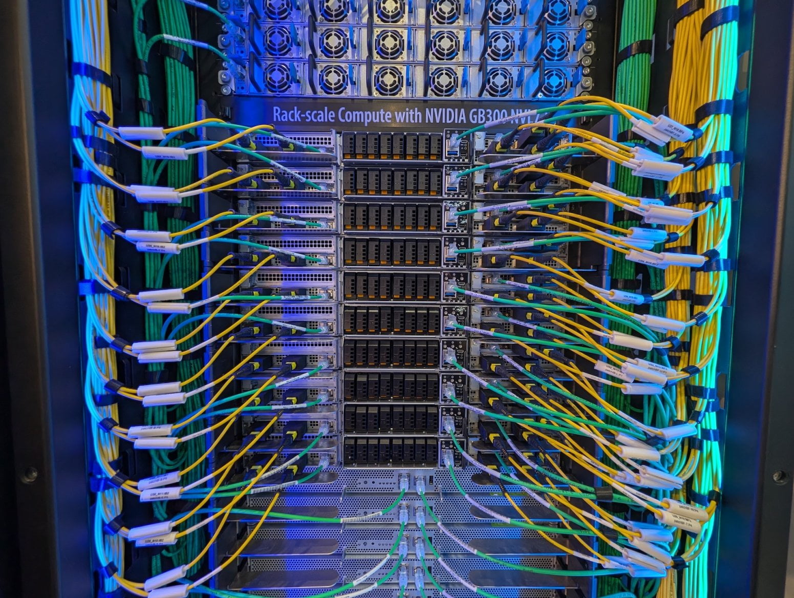 AI rack a servery Supermicro Nvidia GB300 NVL72