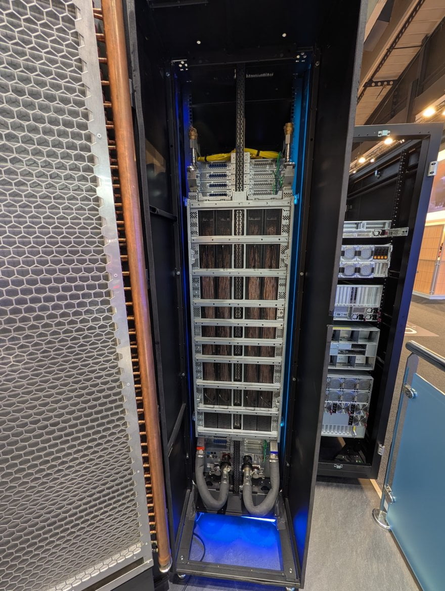 AI rack a servery Supermicro Nvidia GB300 NVL72
