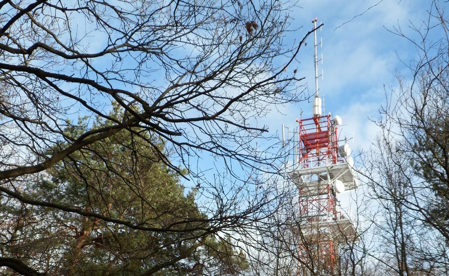 Pohled na nový vysílač multiplexu 4 v Praze - Ládví