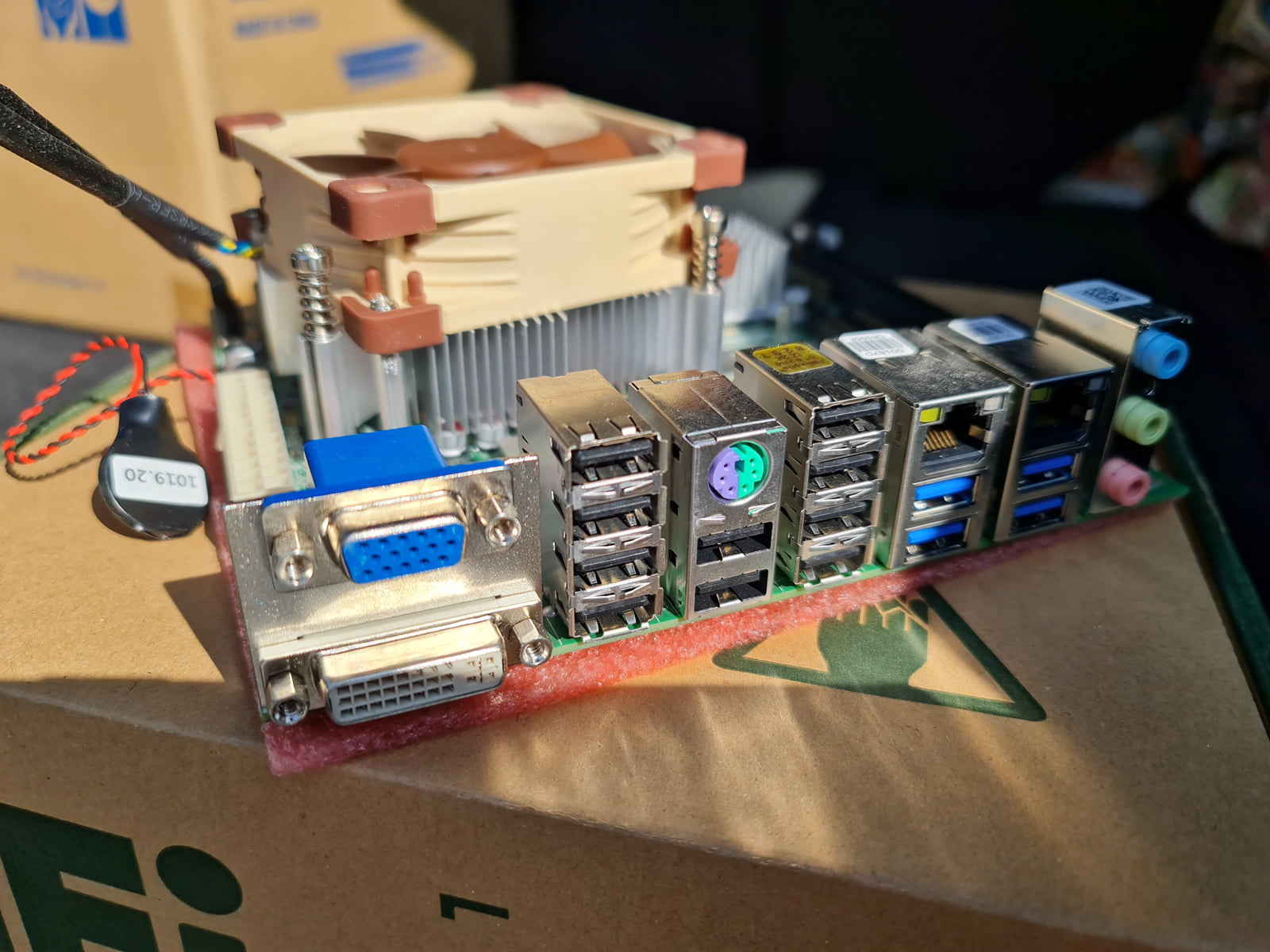 Deska IEI s čínským x86 procesorem Zhaoxin KaiXian KX-U6580