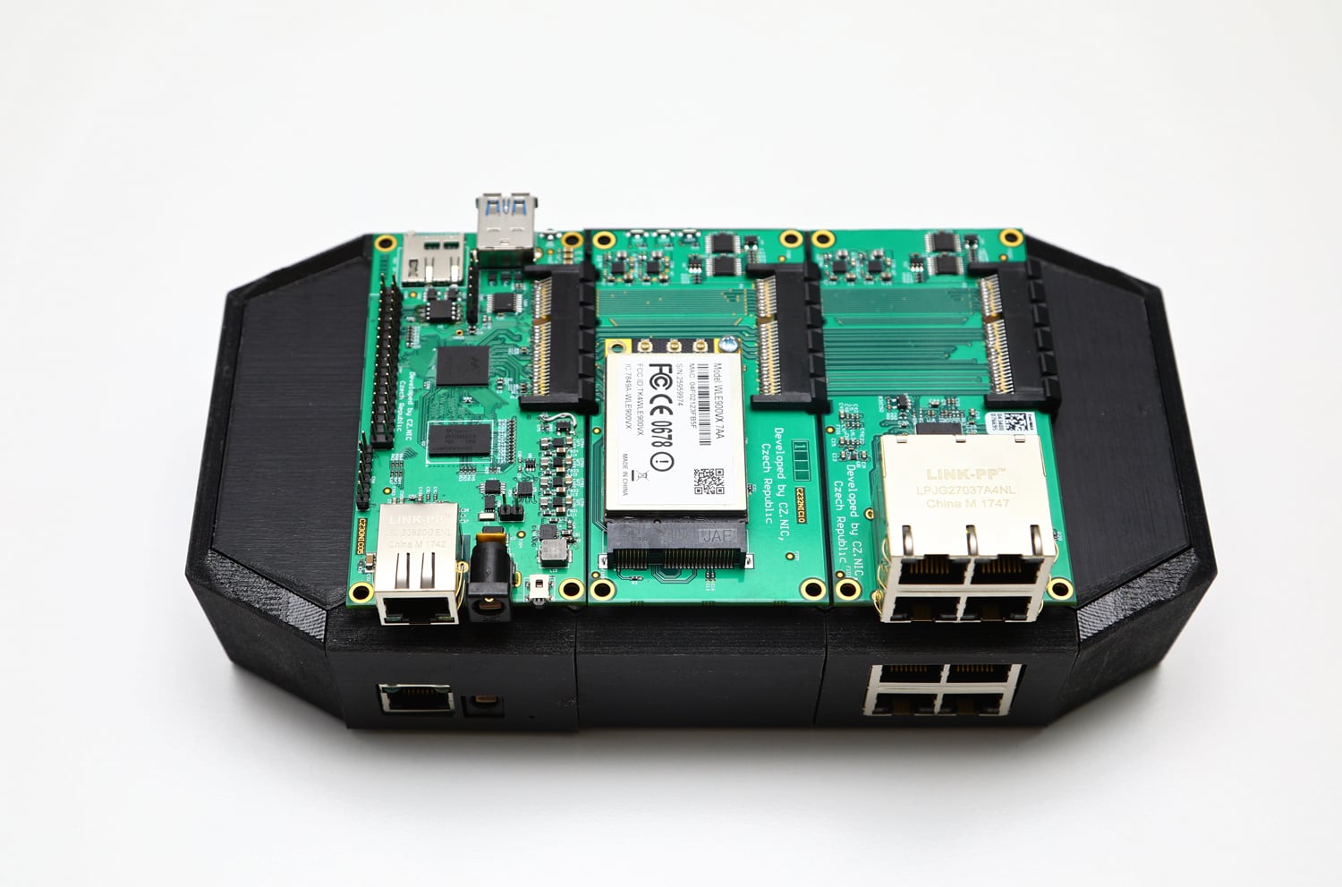 Napojit na sebe všechny čtyři moduly v zásadě nedává smysl, CZ.NIC počítá s tím, že si uživatelé spojí maximálně tři z nich.