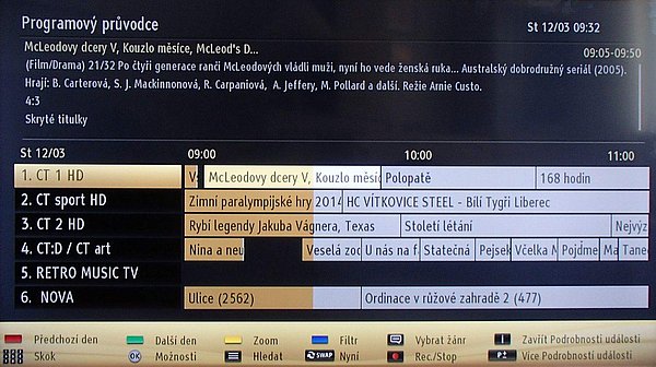EPG má dva náhledy – buď pouze stanice a seznam pořadů, nebo s podrobnostmi k vybranému pořadu, což je mnohem příjemnější.