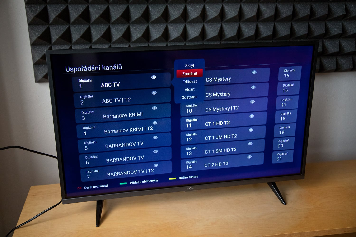 TCL 32ES580 - uspořádání stanic
