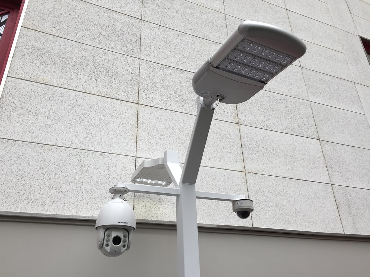 Chytrá lampa od českého Foxconnu DRC