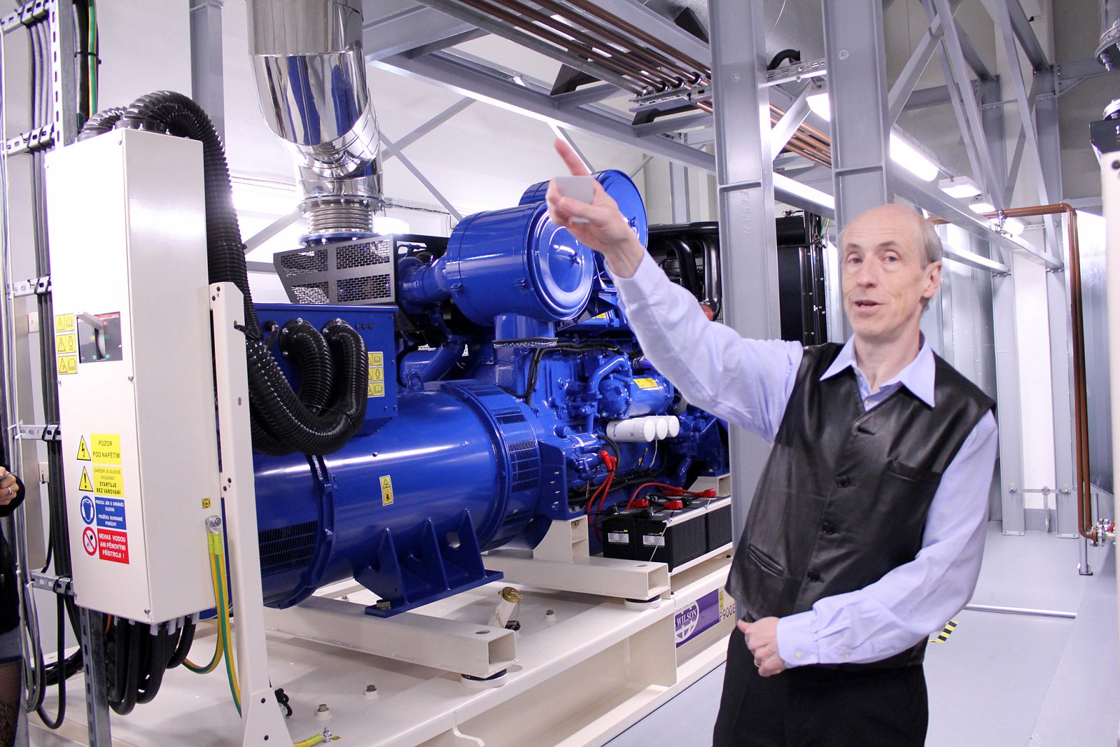 Každý má výkon 900 kW a vydrží zajišťovat až 20 hodin provozu datacentra.