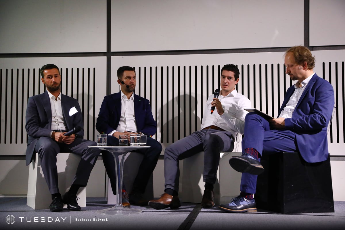 Panelová diskuse k mobilnímu bankovnictví: zleva Jan Hruška, Kamil Rataj, Tomáš Veselý; moderuje David Slížek