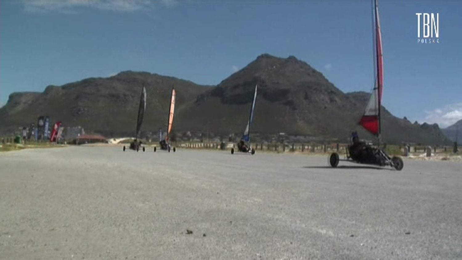 Nové hvězdy na satelitním nebi 1. prosince