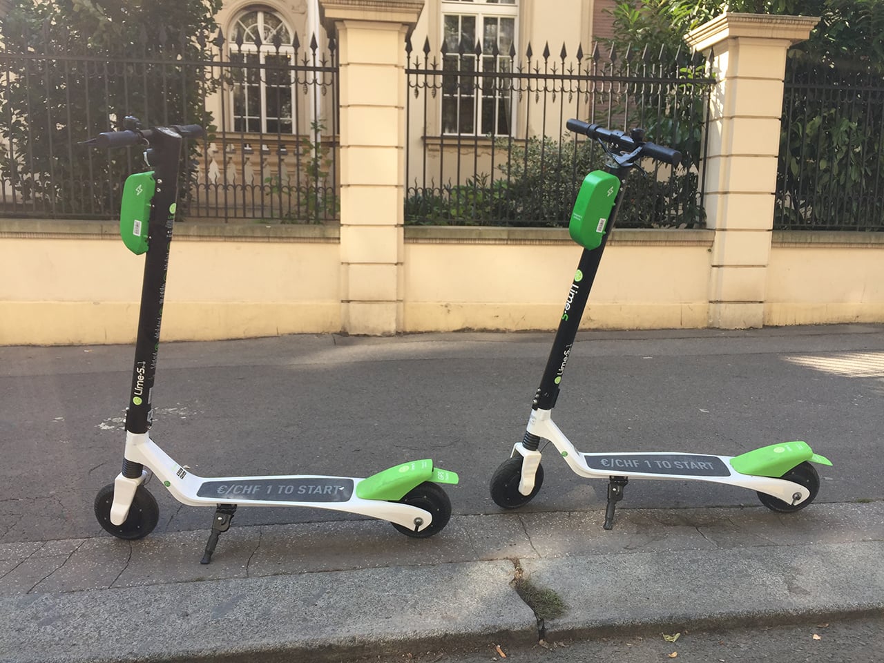 Jak fungují sdílené elektrické koloběžky Lime v Praze