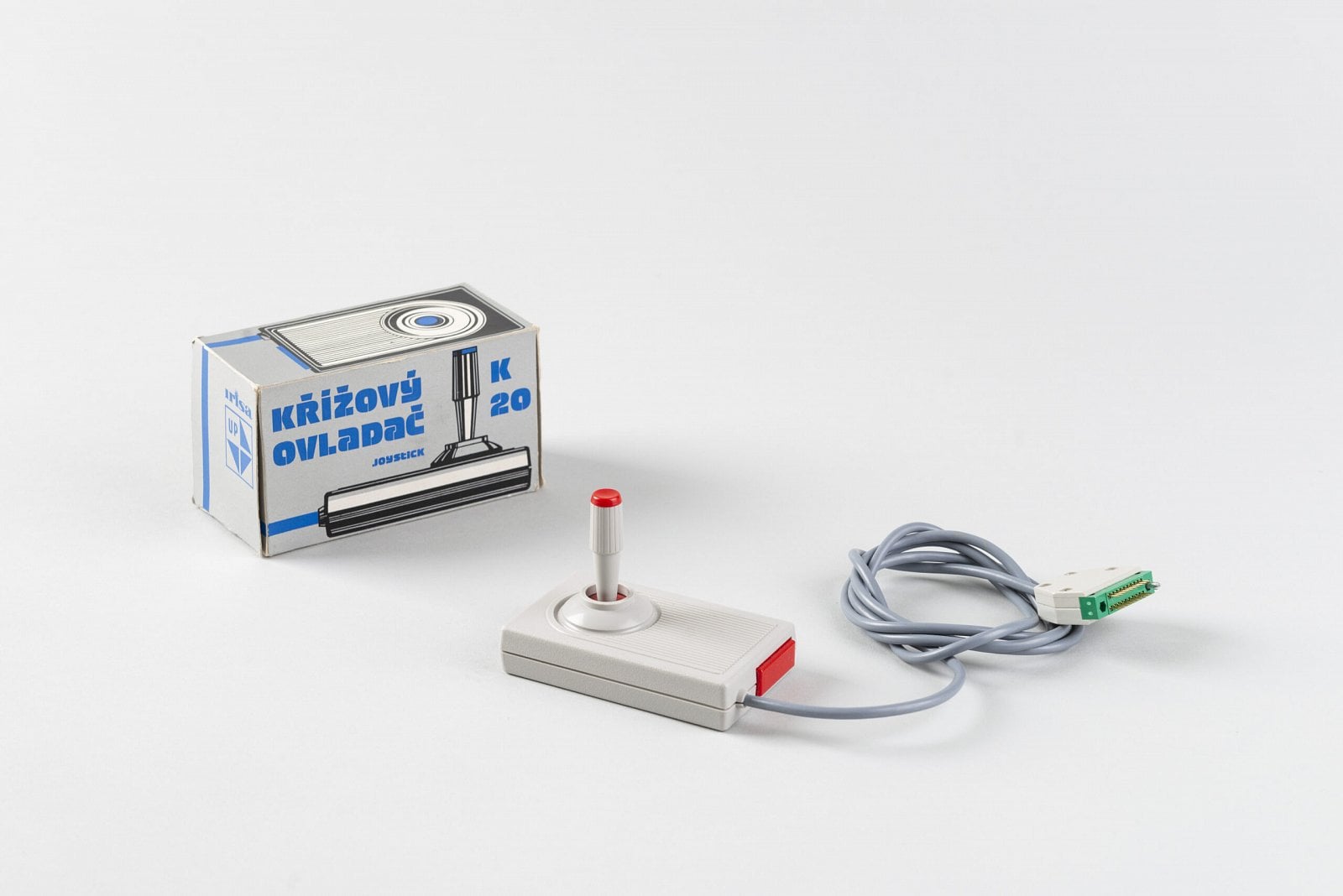 Křížový ovladač K20 určený pro počítač PMD-85