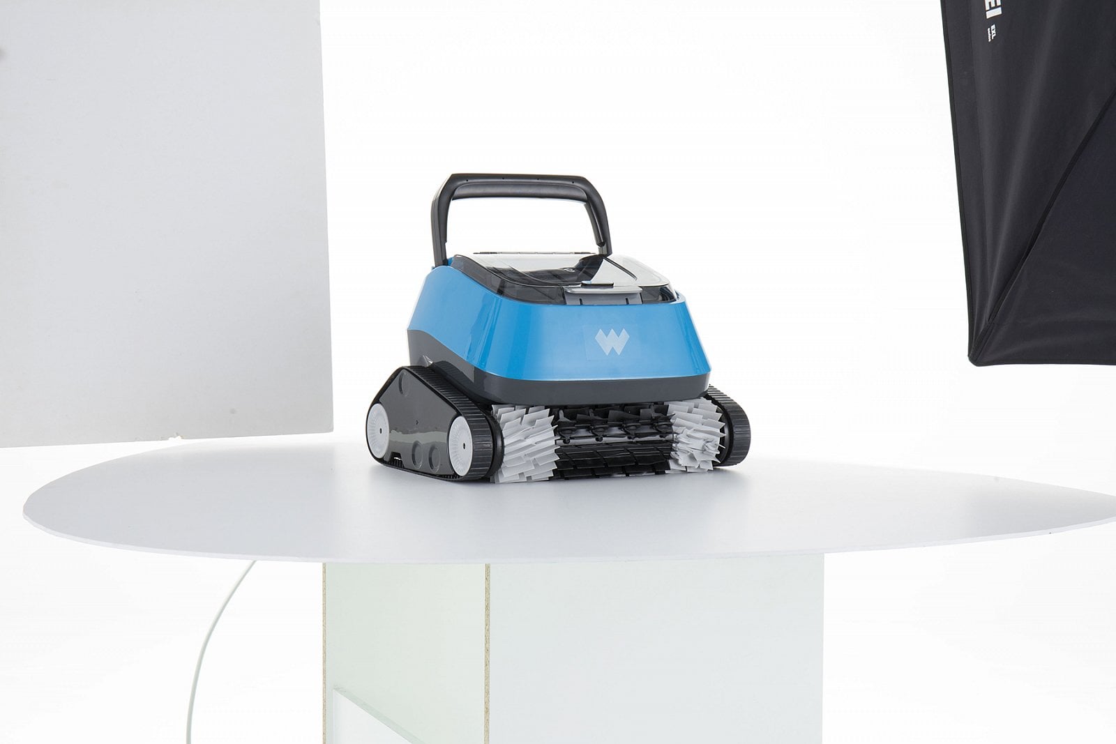 Firma má nyní k dispozici v ateliéru další čtyři menší točny a k tomu ještě jednu mobilní.