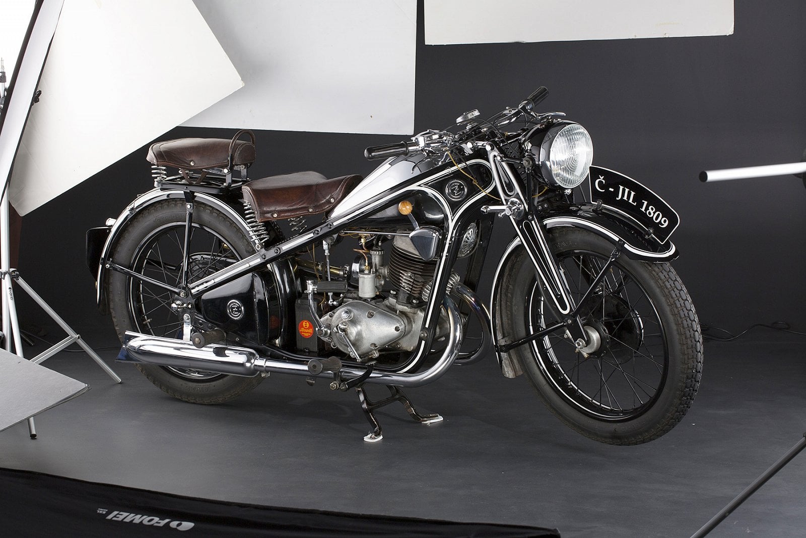 U větších výrobků je práce komplikovanější. Výsledná 360° fotografie se vytváří ze 100 i více snímků.