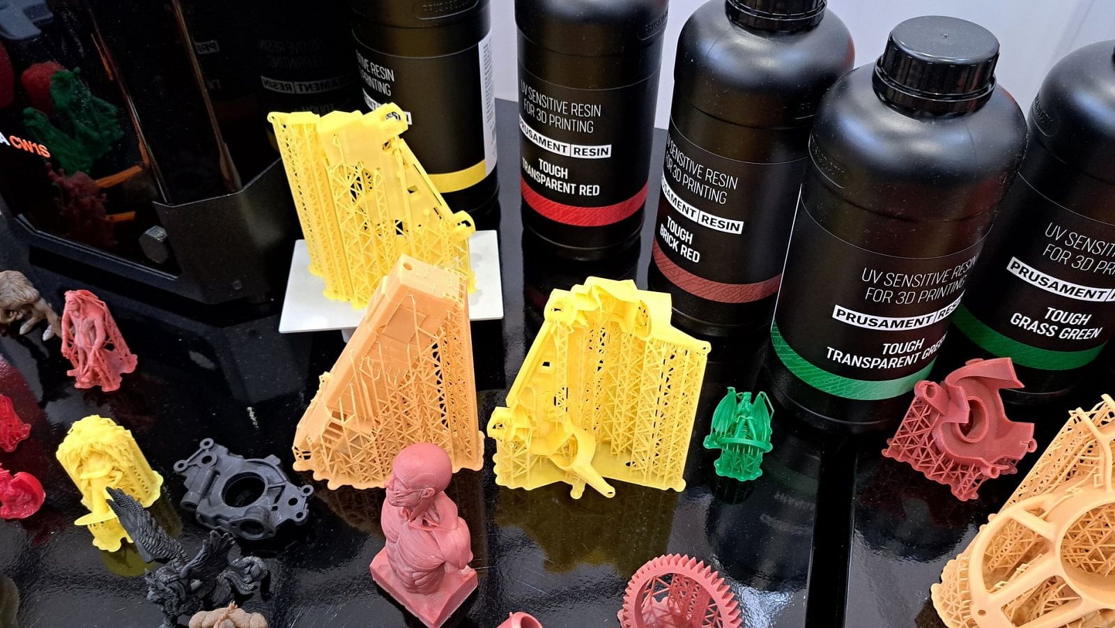 Nechyběly ani výtisky z 3D SLA tiskáren, včetně různobarevné syntetické pryskyřice.