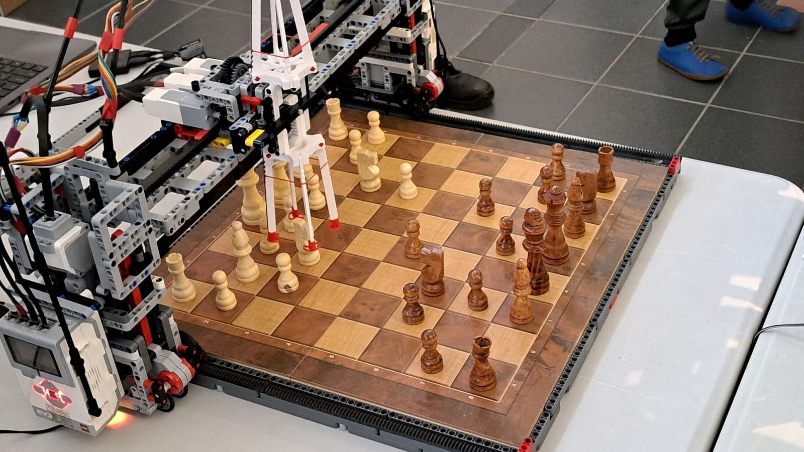 A Lego do třetice. Ovládlo i šachovou hru.