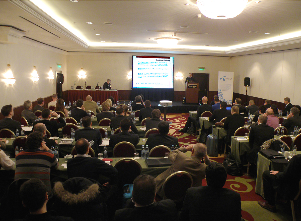 Pohled do konferenčního sálu, kde se Prague Business Breakfast konala. Zájem o akci byl ze strany lidí z oboru velký.