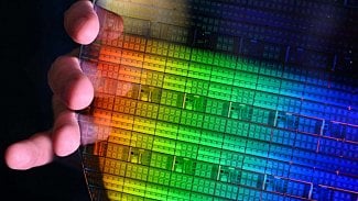 30 mm wafer od Intelu plný kvantových teček
