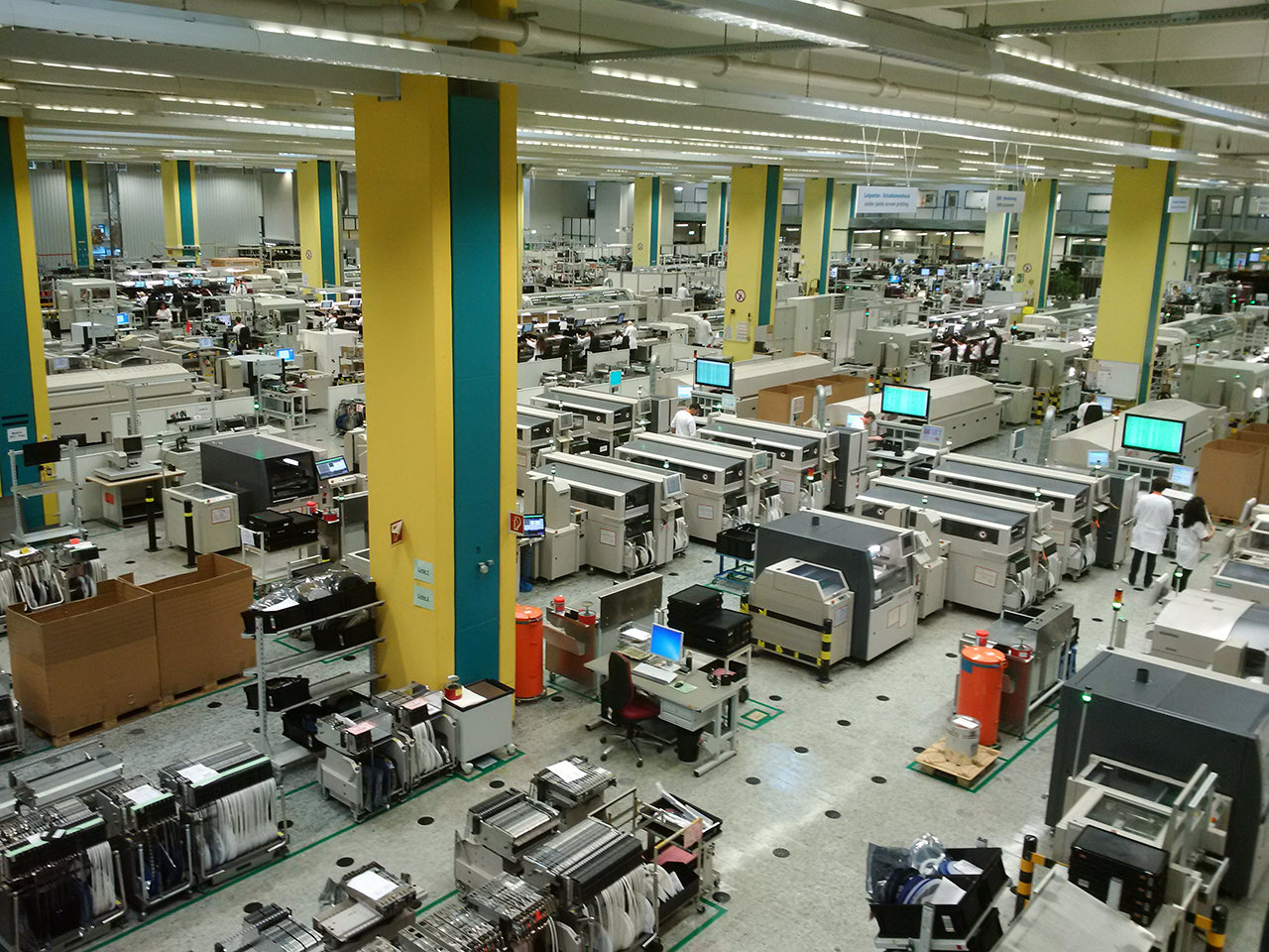 Hala pro výrobu základních desek.