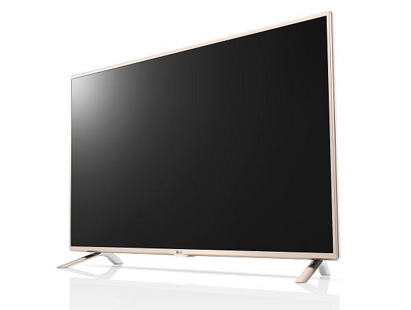 LG v řadě LF58 nabízí Full HD televizory od 81 cm do 140 cm. Například solidně vybavená chytrá 50LF580V přijde na 15.600 Kč. Nemá ještě unixový WebOS, ale pracuje s ověřenou platformou NetCast.