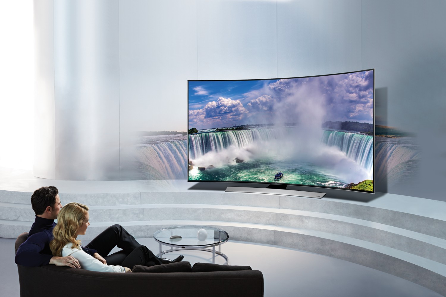 Prohnuté Ultra HD televizory Samsung pro rok 2014