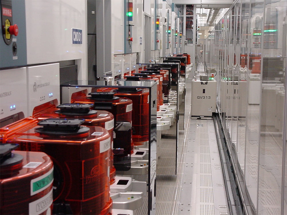 Zpracování 300mm waferů v továrně Renesasu v Japonsku