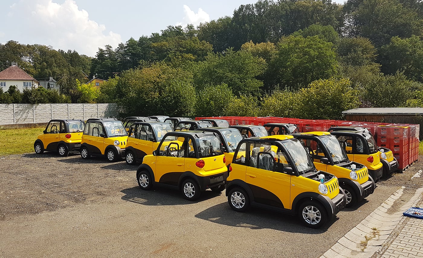 Auta krátce po dopravení od čínského výrobce.