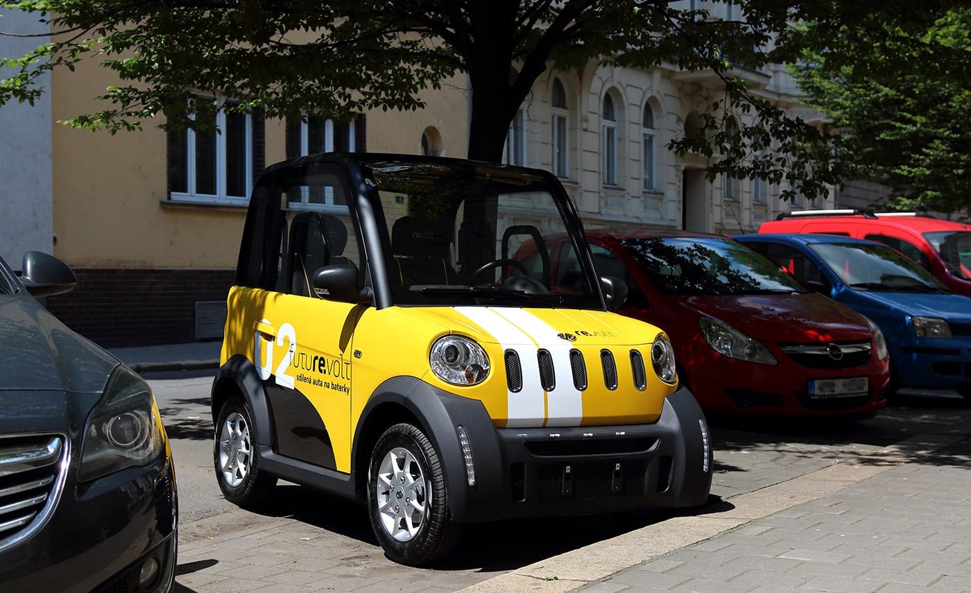 První auta se v ulicích Prahy objevila v červnu 2018.
