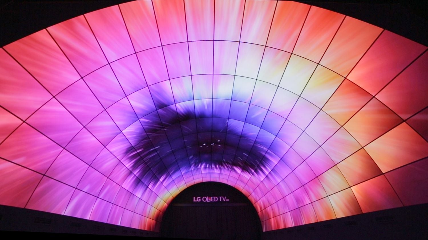 IFA 2016 - LG OLED tunel