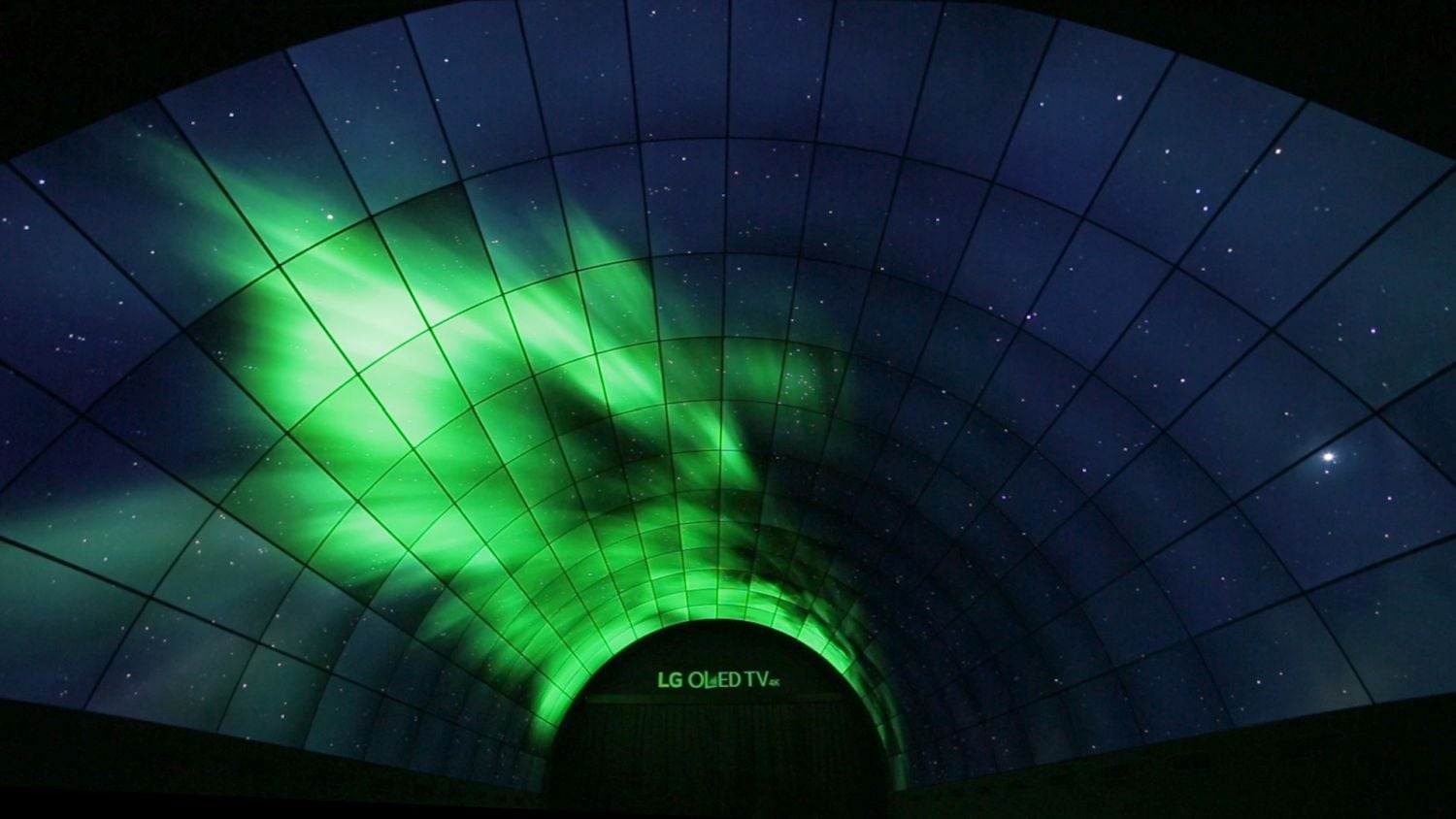 IFA 2016 - LG OLED tunel
