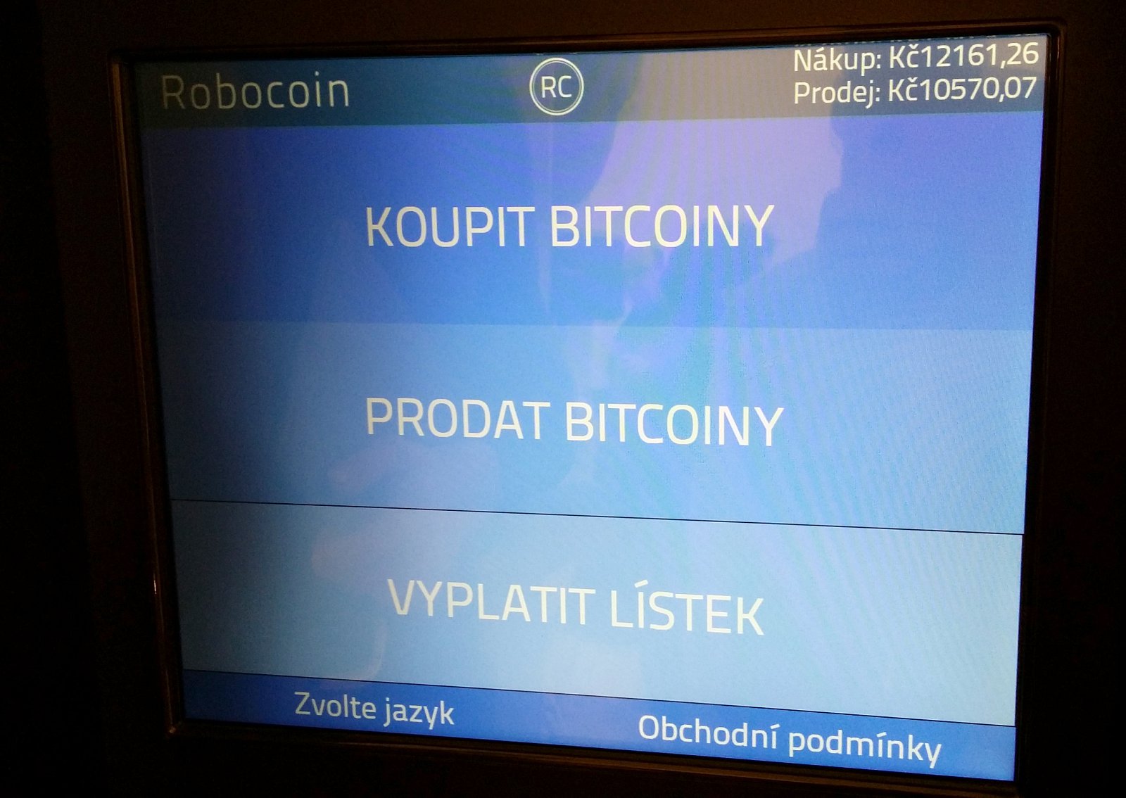 Transakce začíná volbou prodeje, nákupu či vyplacení lístku z nějaké minulé transakce. Poté musí zákazník odsouhlasit obchodní podmínky firmy - pokud si je ovšem chcete přečíst, musíte oslovit pracovníky WBTCB.