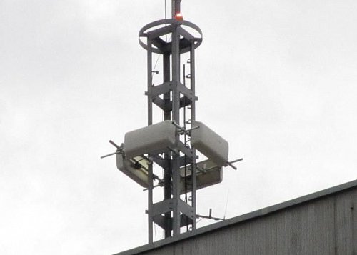 Technici Digital Broadcasting provedli na přelomu června a července otočení polarizace antén na vysílači z horizontální na vertikální, ovšem antény doslova otočili.