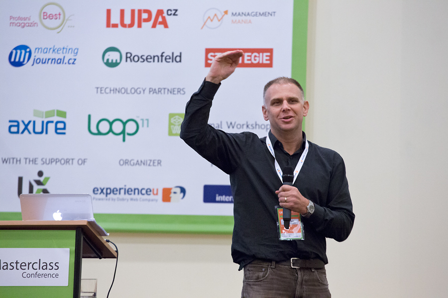 Simon Herd zdůrazňuje, že při zavádění UX do firemních procesů musíte postupně projít určitými úrovněmi, které nejde přeskočit ani obejít.