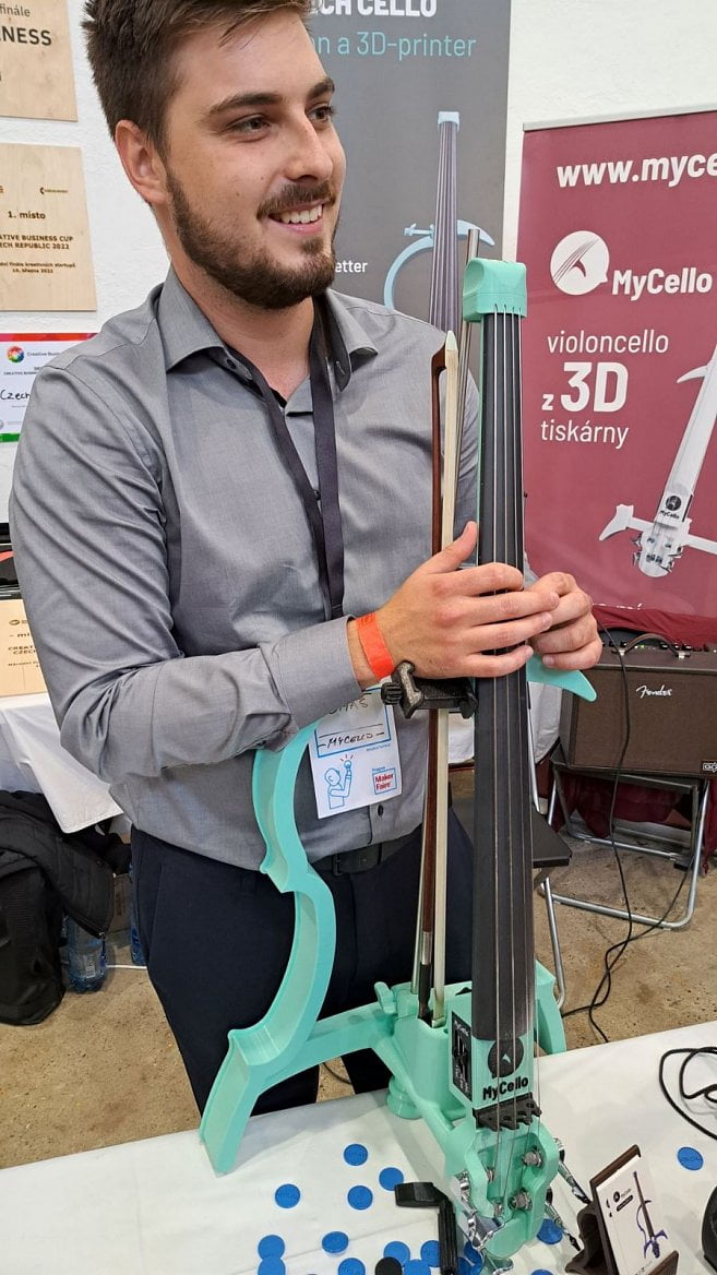 Futuristicky vypadající violoncello vzniklo také na 3D tiskárně.