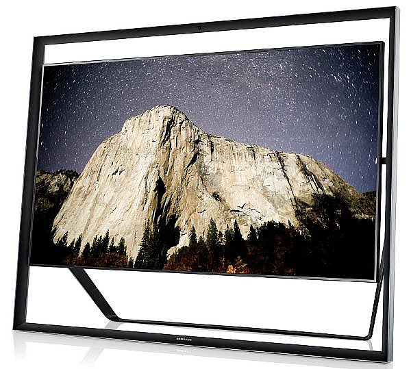 Rovnou na podlahu míří Samsung UE85S9ST, který si svůj kompletní podstavec už nese sebou.