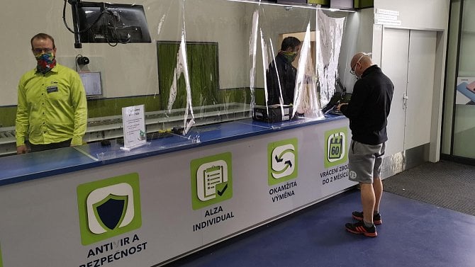 Prodejna Alza.cz během pandemie.