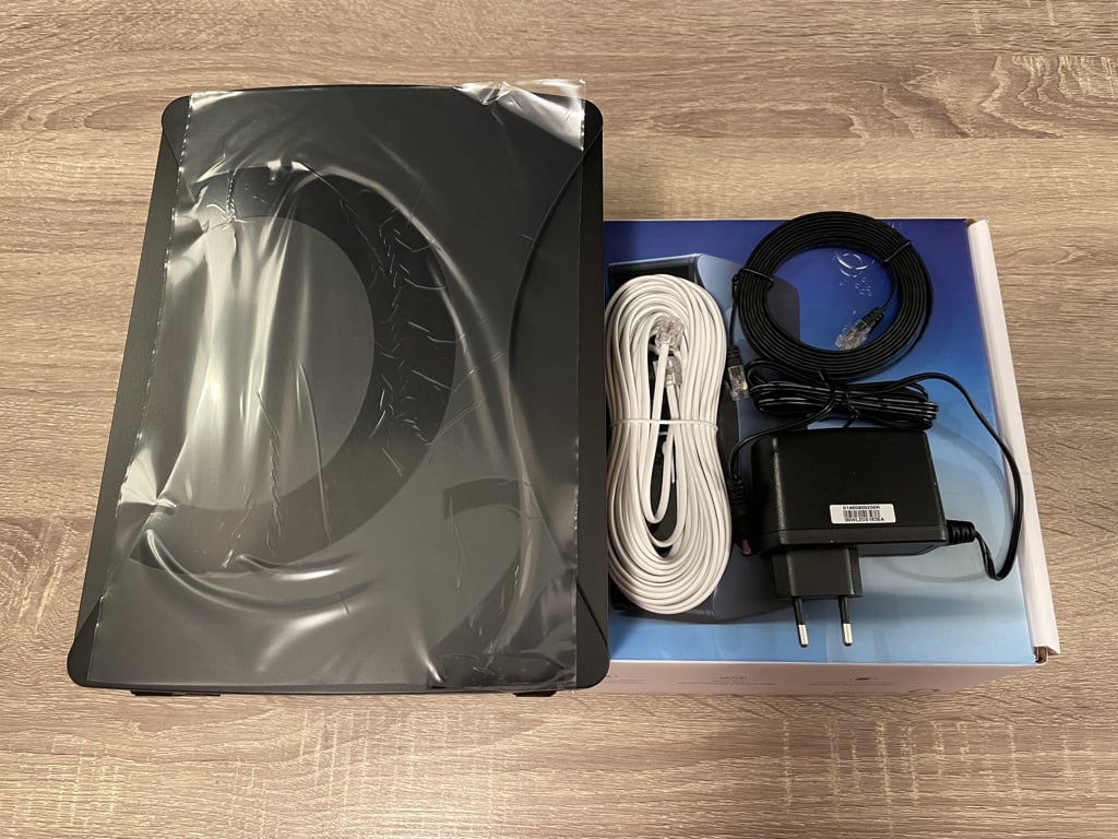 Obsah krabice: Smart Box, zdroj a dva kabely