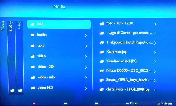 Multimediální manager je klasický Philips. Pohodlné ovládání, přístup přes adresáře (zde Složky) a kolování. Práce je příjemná i po připojení objemného média.