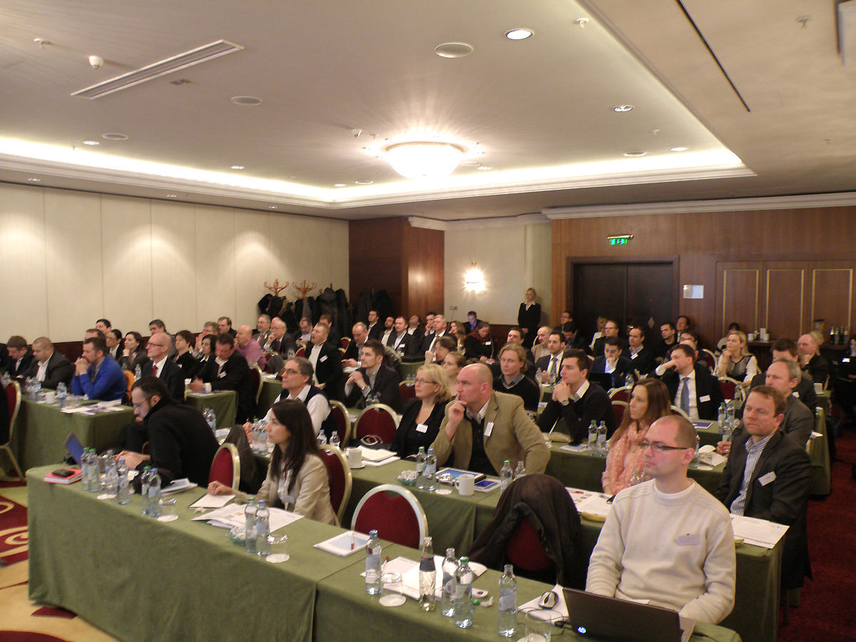Pohled do konferenčního sálu, kde se Prague Business Breakfast konala. Zájem o akci byl ze strany lidí z oboru velký.
