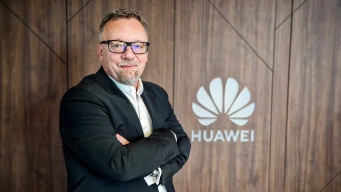 Petr Mačák, Huawei